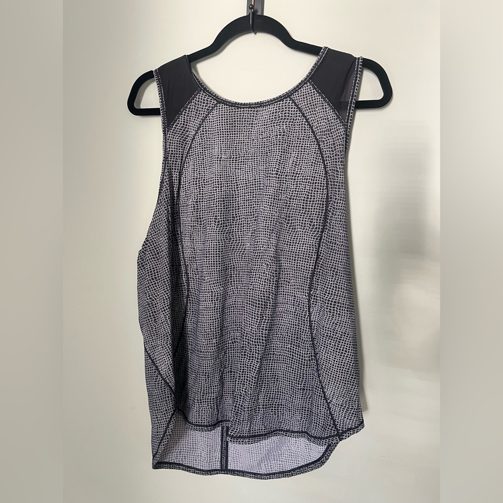Lululemon Sculpt Tank Top Black/White Size 10

Perfect used condition